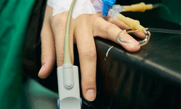 മരുന്ന് മോഷ്ടിച്ച് നേഴ്‌സ് ; പകരം കുത്തിവച്ചത് പൈപ്പ് വെള്ളം; അണുബാധയേറ്റ് മരണപ്പെട്ടത് 10 രോഗികള്‍ 