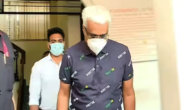  മുഖ്യമന്ത്രിയുടെ മുൻ പ്രൈവറ്റ് സെക്രട്ടറി എം ശിവശങ്കറിന്  നട്ടെല്ല് സ്വയം പൊടിഞ്ഞു പോകുന്ന രോഗം; മെഡ‍ിക്കൽ ബോര്‍ഡ് റിപ്പോര്‍ട്ട്