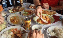 കുഞ്ഞുങ്ങള്‍ നിര്‍ത്താതെ കരഞ്ഞു: കുടുംബത്തെ കഫേയില്‍ നിന്ന് പുറത്താക്കി ഉടമ, നെറ്റീസണ്‍സിന്റെ പ്രതികരണം ഇങ്ങനെ 
