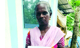 സ്വയം തൊഴിലിനെടുത്ത 60,000 രൂപ വായ്പയില് 17,000 ഉടന് അടയ്ക്കണം ; കടംകയറി ജീവനൊടുക്കിയ നെല്കര്ഷകന് പ്രസാദിന്റെ കുടുംബത്തിനു ജപ്തി നോട്ടീസും