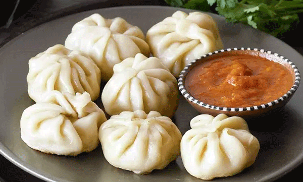 മോമോസിന് കൂടുതല്‍ ചട്നി ആവശ്യപ്പെട്ട യുവാവിന് കുത്തേറ്റു; ഗുരുതരാവസ്ഥയില്‍
