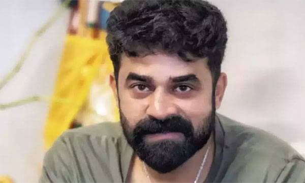 ആര്ക്കും അറിയാത്ത അന്യഭാഷ സിനിമകള് എന്തിനാണ് ഇവിടെ റിലീസ് ചെയ്യുന്നത് : വിജയ് ബാബു