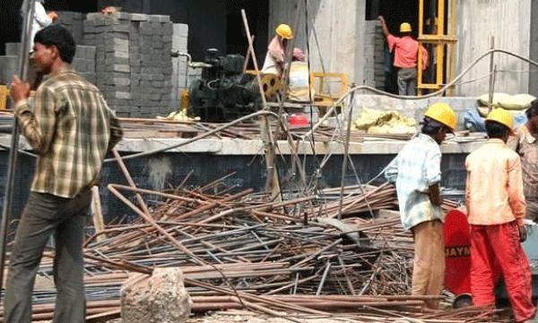  ബംഗാളി തൊഴിലാളികളെ കേരളത്തിലെ മുതലാളിമാര്‍ എത്തിക്കുന്നത് എസി ടിക്കറ്റില്‍