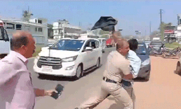 ആലപ്പുഴയിൽ ഗവർണർക്ക് നേരെ കരിങ്കൊടി പ്രതിഷേധവുമായി എസ്എഫ്ഐ
