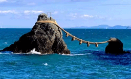 സന്തുഷ്ടമായ ദാമ്പത്യ ജീവിതത്തിന്റെ പ്രതീകം: കൗതുകമായി ജപ്പാനിലെ വിവാഹ പാറ



