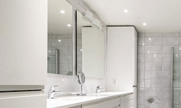 ക്ലാസില്‍ കയറാതെ മണിക്കൂറുകളോളം ടിക് ടോക്ക് വീഡിയോ ഷൂട്ട് ചെയ്ത് വിദ്യാര്‍ത്ഥികള്‍, ശുചിമുറിയിലെ കണ്ണാടികള്‍ നീക്കം ചെയ്ത് അധികൃതര്‍ 

