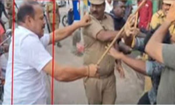 യൂത്ത് കോണ്‍ഗ്രസ് പ്രവര്‍ത്തകരെ മര്‍ദ്ദിച്ച സംഭവം: മുഖ്യമന്ത്രിയുടെ ഗണ്‍മാനും സുരക്ഷാ ഉദ്യോഗസ്ഥനും ഹാജരാകാന്‍ നോട്ടീസ് 