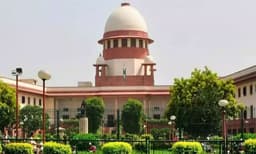 സാമ്പത്തിക ഞെരുക്കത്തിന് കാരണം കേരളത്തിന്റെ കുഴപ്പമെന്ന് കേന്ദ്രം സുപ്രീം കോടതിയില്‍