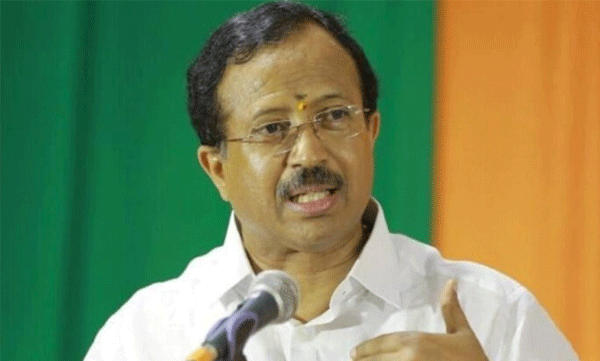 ഹജ്ജ് യാത്രാനിരക്ക്; സ്മൃതി ഇറാനിയുടെ ഇടപെടൽ അഭിനന്ദനാർഹം : വി.മുരളീധരൻ