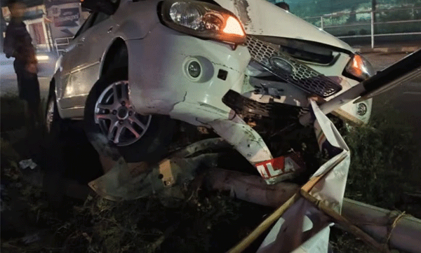 എം വിൻസെന്റ് എംഎൽഎ സഞ്ചരിച്ച കാർ ഡിവൈഡറിലിടിച്ച് അപകടം
