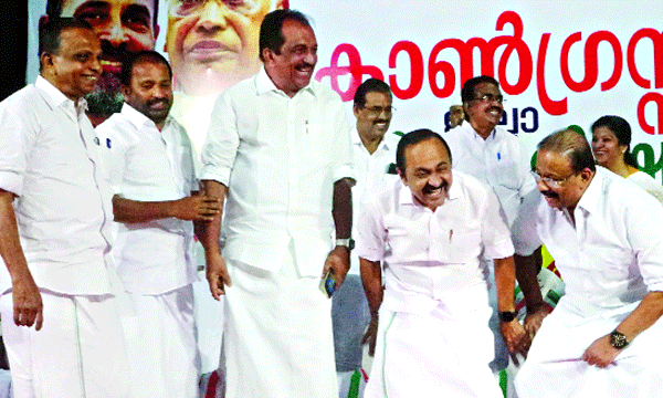 കോണ്‍ഗ്രസിന്റെ സമരാഗ്നിക്ക് ഇന്ന് തുടക്കം ; യാത്രയുമായി കെപിസിസി പ്രസിഡന്റും പ്രതിപക്ഷ നേതാവും 