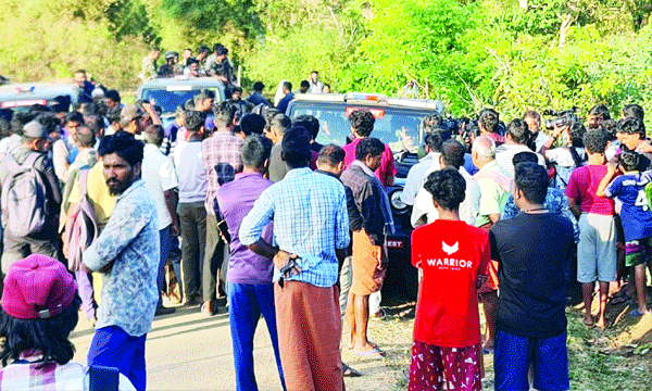 മയക്കുവെടിവച്ച് പിടികൂടാനുള്ള വനംവകുപ്പിന്റെ ശ്രമം ആദ്യദിവസം ഫലംകണ്ടില്ല ; ഒളിവില്‍പോയ 'മോഴ' യ്ക്കായി വനത്തില്‍ തെരച്ചില്‍ തുടരുന്നു ; നാട്ടുകാര്‍ പ്രതിഷേധത്തില്‍ 