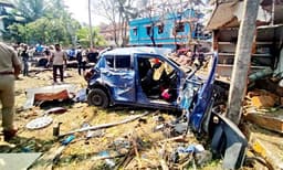 ആദ്യം ബോംബ് പൊട്ടുന്നതു പോലുള്ള ശബ്ദം, പിന്നീട് ചെറിയ സ്ഫോടനങ്ങളും; തകര്‍ന്ന വീടുകള്‍ നന്നാക്കാന്‍ വേണ്ടത് ലക്ഷങ്ങള്‍ ; മണിക്കൂറുകള്‍ക്ക് ശേഷവും പലര്‍ക്കും ചെവിയില്‍ മൂളല്‍