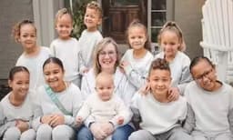 

ഓരോ വര്‍ഷത്തിലും ഓരോ കുട്ടി: പതിനൊന്നാമത്തെ കുഞ്ഞിനായി കാത്തിരിക്കുന്നു, നെറ്റീസണ്‍സിന്റെ ഹൃദയം കീഴടക്കി ഒരു അമ്മ 
