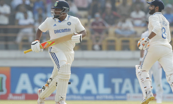 അരങ്ങേറ്റത്തില്‍ മിന്നി സർഫറാസ് ,  ഇന്ത്യ മികച്ച നിലയിൽ