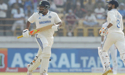 അരങ്ങേറ്റത്തില്‍ മിന്നി സർഫറാസ് ,  ഇന്ത്യ മികച്ച നിലയിൽ