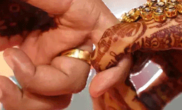 മുത്തലാക്ക് ചൊല്ലി ഭര്‍ത്താവ് വിവാഹബന്ധം വേര്‍പെടുത്തി ; ഇസ്‌ളാം യുവതി മതം മാറി ഹിന്ദു കാമുകനെ വിവാഹം കഴിച്ചു