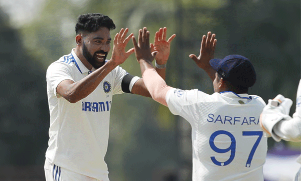 രാജ്‌കോട്ടില്‍ ഇംഗ്ലീഷ് പടയെ എറിഞ്ഞു വീഴ്ത്തി  മുഹമ്മദ് സിറാജ്; ഇന്ത്യയ്ക്ക് 126 റണ്‍സ് ലീഡ്‌
