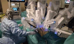 
റോബോട്ടിന്റെ സഹായത്തോടെ നടന്ന ക്യാന്‍സര്‍ ശസ്ത്രക്രിയയ്ക്കിടെ ഭാര്യ മരിച്ചു:  നഷ്ടപരിഹാരം ആവശ്യപ്പെട്ട് യുവാവ് 