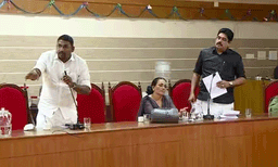 പാലാ നഗരസഭയിൽ ഇടതുമുന്നണിക്ക് തോൽവി, എയർ പോഡ് മോഷണത്തിലെ പരാതിക്കാരൻ തോറ്റത് നറുക്കെടുപ്പിൽ