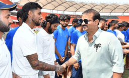 രഞ്ജി ട്രോഫി വിജയിച്ചാൽ ഹൈദരാബാദ് താരങ്ങൾക്ക് ബിഎംഡബ്ല്യു കാർ, ഒരു കോടി നൽകാമെന്നും ഓഫര്‍ 

