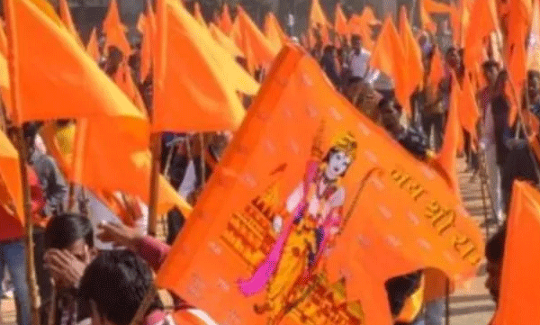 വിദ്യാര്‍ത്ഥി ഓം പതിച്ച റിസ്റ്റ്ബാന്റ് കെട്ടിവന്നു ; ടീച്ചര്‍ നിര്‍ബ്ബന്ധപൂര്‍വ്വം അഴിപ്പിച്ചു ; സ്‌കൂളില്‍ ബജ്‌രംഗദളിന്റെ പ്രതിഷേധം