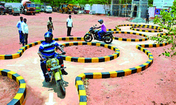 സംസ്ഥാനത്ത് ഡ്രൈവിംഗ് ടെസ്റ്റ് ഇനി കഠിനമാകും ; ഗീയര്‍ വാഹനങ്ങള്‍ക്ക് 95 സിസിക്ക് മുകളില്‍ കപ്പാസിറ്റിയുള്ള മോട്ടോര്‍ സൈക്കിള്‍ ആയിരിക്കണം ; നിര്‍ദേശങ്ങള്‍ ഇങ്ങിനെ