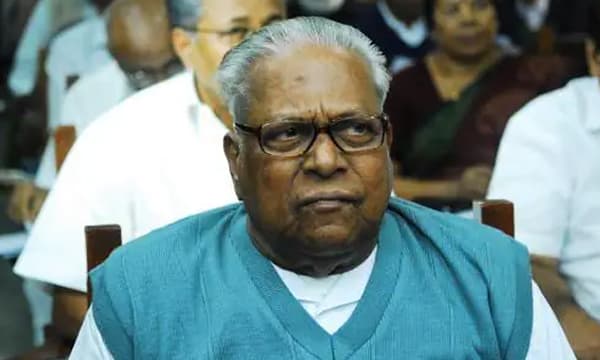 തൃശൂര്‍ നഗരത്തിലെ കോടികള്‍ വിലമതിക്കുന്ന ഭൂമി ക്രിസ്ത്യന്‍, നായര്‍ മാനേജ്‌മെന്റ് സ്ഥാപനങ്ങള്‍ക്ക് വി.എസ്. സര്‍ക്കാര്‍ തീറു നല്‍കിയെന്നു പ്രചാരണം