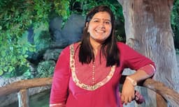 ഞാന്‍ വല്ലാത്ത സ്‌ട്രെസ്സിലാണ്, കുറച്ചു സമയം എനിക്കുവേണ്ടി മാറ്റിവെക്കണം; നീണ്ടകാല അവധി എടുത്ത് എലിസബത്ത് ഉദയന്‍
