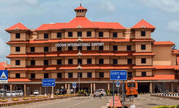 ഗുളികരൂപത്തിലാക്കി ശരീരത്തിലൊളിപ്പിച്ച് സ്വര്‍ണ്ണക്കടത്ത്; സ്ത്രീയുള്‍പ്പടെ നാല് പേര്‍ പിടിയില്‍
