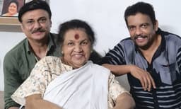 ‘പൊന്നമ്മ ചേച്ചിയോടൊപ്പം’; പുതിയ ചിത്രവുമായി ബൈജുവും ജഗദീഷും
