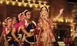 വിശ്വംഭരി സ്തുതി എന്ന ഭക്തിഗാനത്തിന് ചുവടുവെച്ച് നിത അംബാനി; വീഡിയോ
