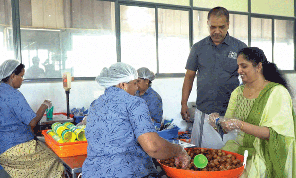 അപ്പൂസ് നെയ്യപ്പം യൂണിറ്റ് ഇന്ന് നാട്ടില്‍ വന്‍ ഹിറ്റ് ! കാഴ്ച മറയുംമുമ്പേ നേരിടാന്‍ തയാറെടുത്തു ; വിധിയുടെ പരീക്ഷണങ്ങളെ അകക്കണ്ണുകൊണ്ട് നേരിട്ടു ജാസ്മിന്‍ അജിക്ക് വിജയമധുരം