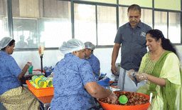 അപ്പൂസ് നെയ്യപ്പം യൂണിറ്റ് ഇന്ന് നാട്ടില്‍ വന്‍ ഹിറ്റ് ! കാഴ്ച മറയുംമുമ്പേ നേരിടാന്‍ തയാറെടുത്തു ; വിധിയുടെ പരീക്ഷണങ്ങളെ അകക്കണ്ണുകൊണ്ട് നേരിട്ടു ജാസ്മിന്‍ അജിക്ക് വിജയമധുരം