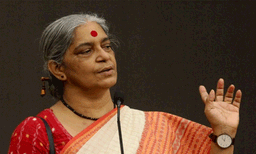 കോൺഗ്രസിന്റെ്‌ ദേശീയ മുഖമായ നേതാവിനെ വെറും കേരള കോൺഗ്രസുകാരനാക്കാൻ ശ്രമം ; ആനി രാജ
