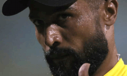 ഒത്തുകളിക്കാരന്‍ എന്ന് വിളിച്ചു; പിന്നാലെ പാകിസ്ഥാന്‍ ആരാധകനെ തെറി വിളിച്ച് മുഹമ്മദ് ആമിര്‍ വിവാദത്തില്‍
