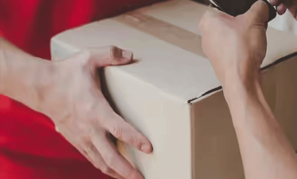  ആപ്പിൾ ഉപകരണങ്ങൾ റിട്ടേണെത്തിയപ്പോൾ വ്യാജനായെന്ന പരാതിയുമായി ഡെലിവറി സ്ഥാപനം