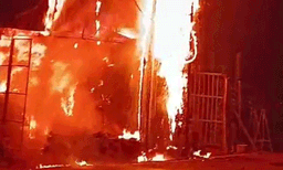 ചാവക്കാട്ട് വന്‍ തീപിടുത്തം : മൂന്ന് കടകള്‍ കത്തിനശിച്ചു, വന്‍ നാശം 