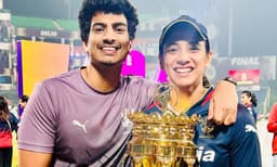 സ്മൃതിയുടെ നേട്ടം ആഘോഷമാക്കി ആണ്‍സുഹൃത്ത് പലാഷ് മുച്ചാല്‍ 
