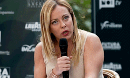 ഡീപ് പോണ്‍ വീഡിയോയില്‍ കുടുങ്ങി ഇറ്റാലിയന്‍ പ്രധാനമന്ത്രിയും ; അപ്പനും മകനുമെതിരേ ഒരുലക്ഷം യൂറോ നഷ്ടപരിഹാരം ആവശ്യപ്പെട്ടു