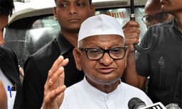 മദ്യത്തിനെതിരെ ശബ്ദമുയര്‍ത്തിയിരുന്ന ആള്‍, പക്ഷേ ഇപ്പോള്‍... കെജ്‌രിവാളിനെതിരെ അണ്ണാ ഹസാരെ