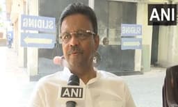 
ജഡ്ജിമാരുടെ രാഷ്ട്രീയ പ്രവേശനം ചില ചോദ്യങ്ങള്‍ ഉയര്‍ത്തുന്നു; ബംഗാള്‍ മന്ത്രി ഫിര്‍ഹദ് ഹക്കീം