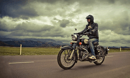 പുകപരിശോധനയിലെ സാങ്കേതികപ്പിഴവ്; റോഡിലിറക്കാനാവാതെ നിരവധി ഇരുചക്ര വാഹനങ്ങള്‍