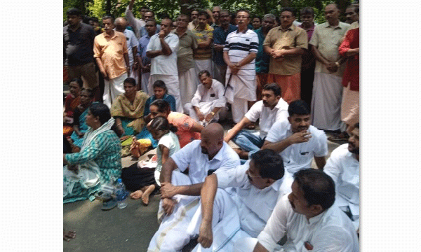 വളര്‍ത്തുനായ്കളെ  കൂട്ടത്തോടെ കാണാതാവുന്നു ; പൂട്ടിയിട്ടിരുന്ന നായയെ പകുതി ഭക്ഷിച്ച നിലയില്‍ കണ്ടെത്തി ; പുലിയെ കണ്ടു ഭയന്നോടിയയാള്‍ വീണ് പരിക്കേറ്റു, വന്യമൃഗങ്ങള്‍ക്ക് മുന്നില്‍ പകച്ച് മലയോരം