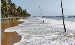 കടലാക്രമണത്തിനു കാരണം 'കള്ളക്കടല്‍' പ്രതിഭാസം , ബീച്ച്‌ യാത്രകളും കടലിലെ വിനോദങ്ങളും ഒഴിവാക്കണം ; ലക്ഷണങ്ങള്‍ കാണിക്കാതെ തിരകള്‍ പെട്ടെന്ന്‌ ഒന്നര മീറ്റര്‍ ഉയരത്തില്‍ വരെ ആഞ്ഞടിക്കും