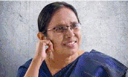 ബോംബ് സ്‌ഫോടനത്തില്‍ മരിച്ചയാളുടെ വീട്ടില്‍ സി.പി.എം പ്രാദേശികനേതാക്കളുടെ സന്ദര്‍ശനം; ടി.പി. വധം ചര്‍ച്ചയാക്കല്‍, കെ.കെ. ശൈലജയ്‌ക്കെതിരായ നീക്കത്തിന് പിന്നിലാര്?  