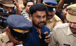 മെമ്മറികാര്‍ഡ് ദൃശ്യം രാത്രി ഒന്നിന് പരിശോധിച്ചെന്നു ഫോറന്‍സിക് റിപ്പോര്‍ട്ട് ; ഒരു മാസം സ്വകാര്യ കസ്റ്റഡിയില്‍ സൂക്ഷിച്ചു; കുറ്റക്കാരെ രക്ഷിക്കാന്‍ നീക്കമെന്ന് അതിജീവിത ഹൈക്കോടതിയില്‍ 