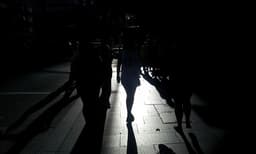 ഒറ്റൊരാളും രാത്രികാലങ്ങളില്‍ പുറത്തിറങ്ങരുത്: പതിനെട്ട് വയസ്സില്‍ താഴെയുള്ളവര്‍ക്ക് കര്‍ഫ്യൂ പ്രഖ്യാപിച്ച് ഈ നഗരം, കാരണം ഇതാണ്
