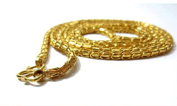 വീട്ടില്‍ അതിക്രമിച്ച് കയറി,  യുവതിയെ കസേരയില്‍ കെട്ടിയിട്ടു; പിന്നാലെ സ്വര്‍ണം കവര്‍ന്നു
