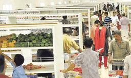സി.പി.എം. പ്രവര്‍ത്തകര്‍ പരാതി നല്‍കി; കിഴക്കമ്പലത്തെ ട്വന്റി20 ഭക്ഷ്യസുരക്ഷാ മാര്‍ക്കറ്റ് അടച്ചു ; പൂട്ടിയത്  50 ശതമാനം വിലക്കുറവിലാണു നിത്യോപയോഗ സാധനങ്ങള്‍ വിതരണം ചെയ്തിരുന്ന ഇടം